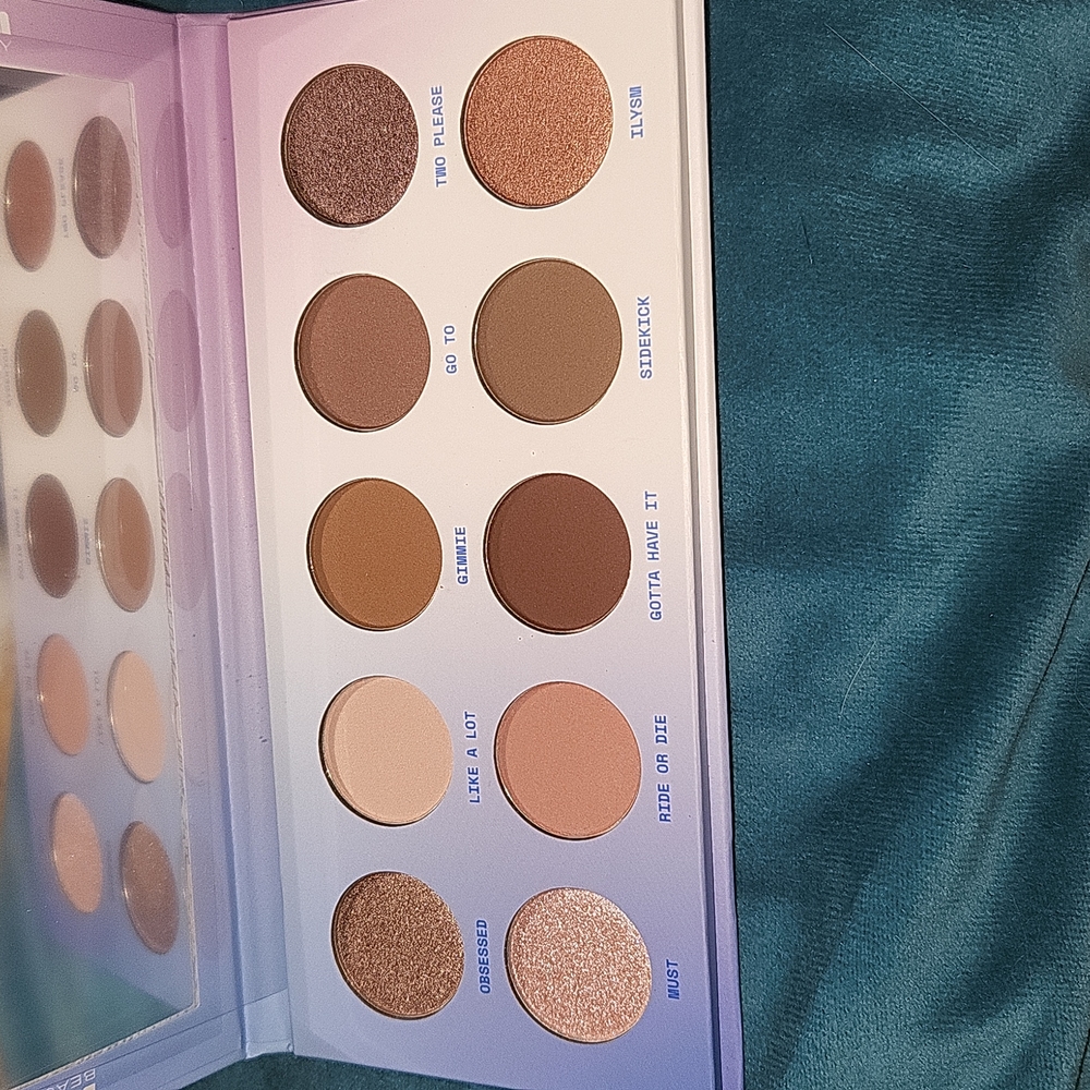 Item Beauty Eyeshadow Palette